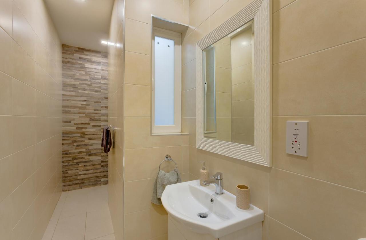 Centric And Modern Penthouse Close To Amenities Msida Ngoại thất bức ảnh